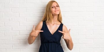 Строгая женщина