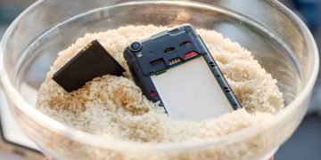 Телефон попал в воду