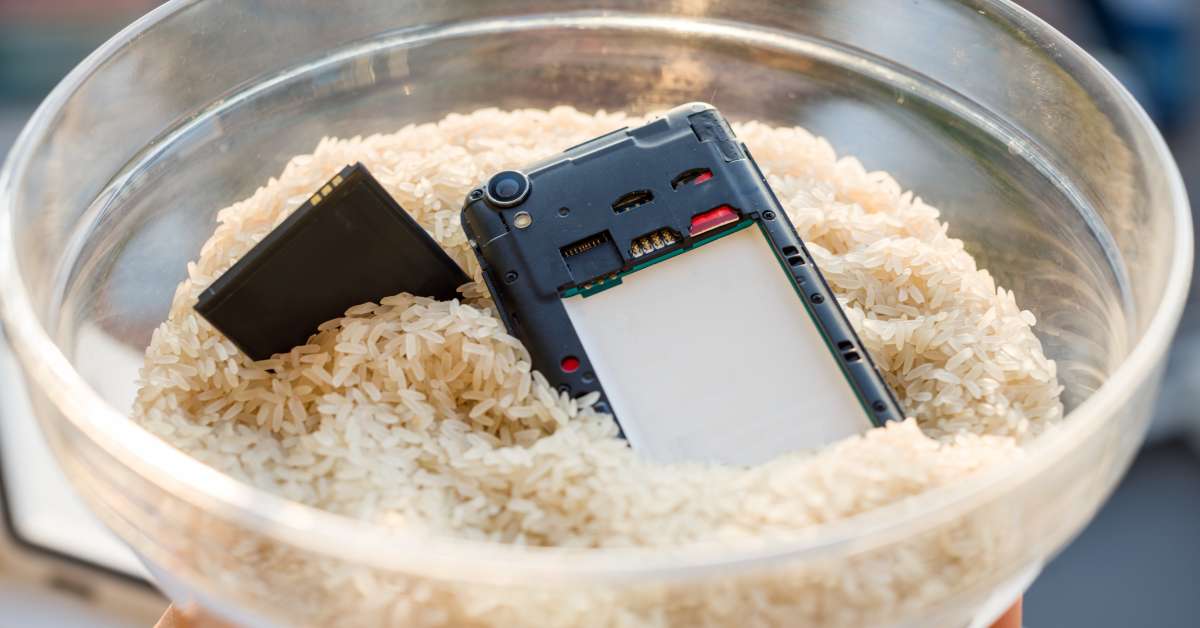 Телефон попал в воду