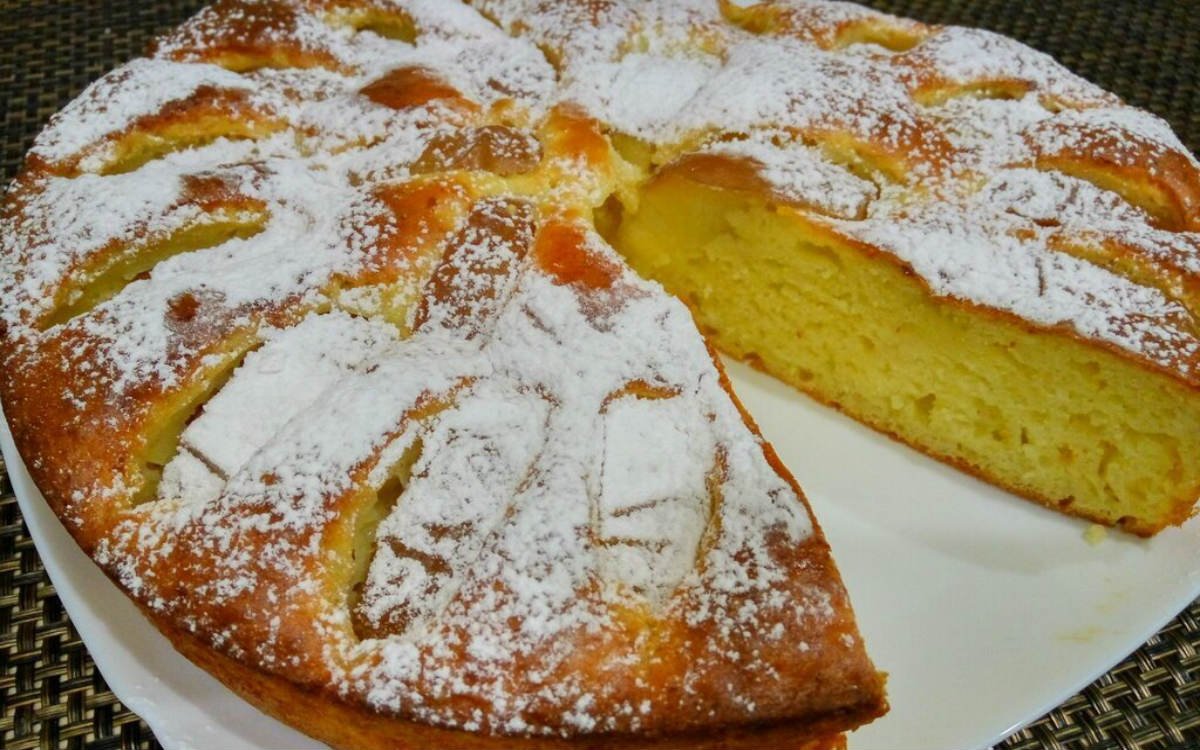 яблочная шарлотка