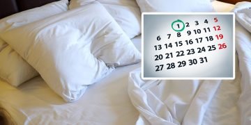 в какой день менять постельное белье