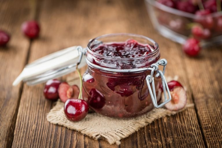 Вишневый джем: густой и ароматный король ягодных заготовок