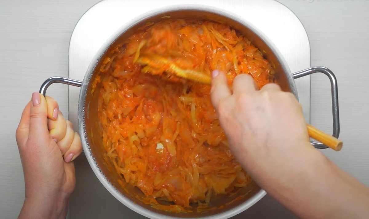 тушеная капуста с томатной пастой