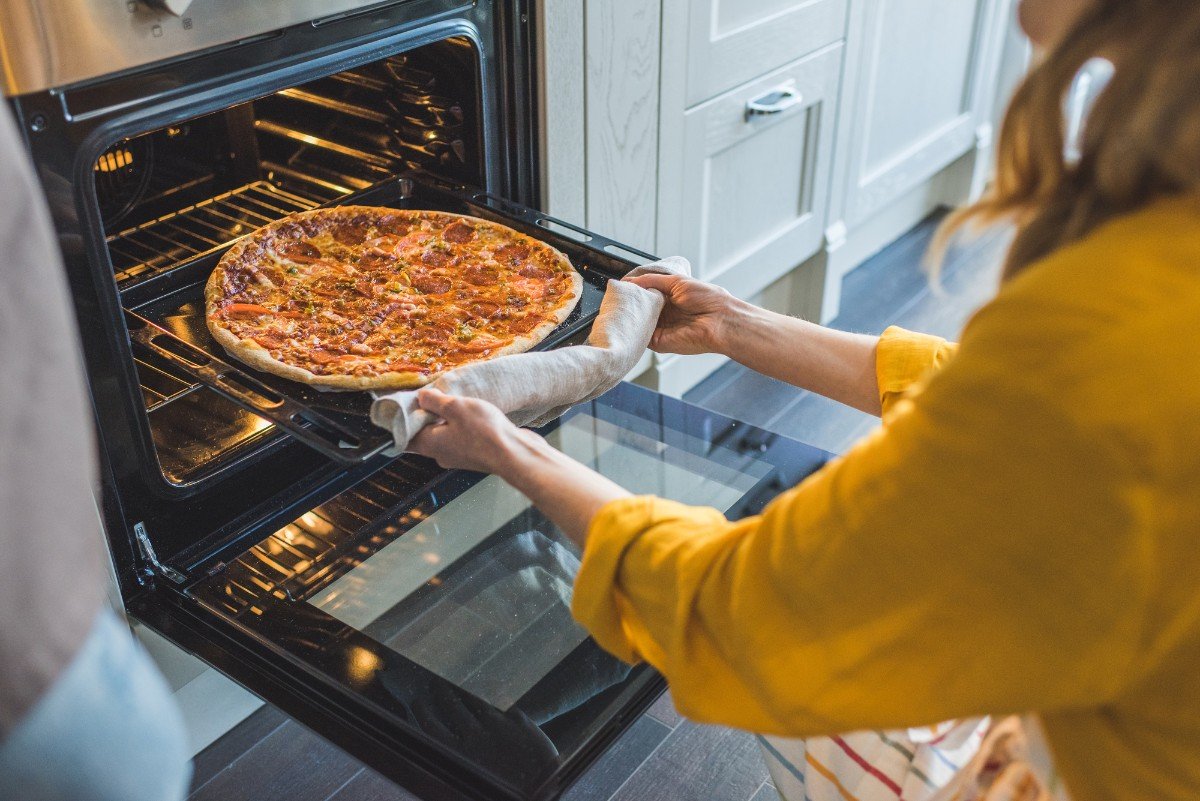 какая температура нужна для приготовления пиццы в духовке фото 31