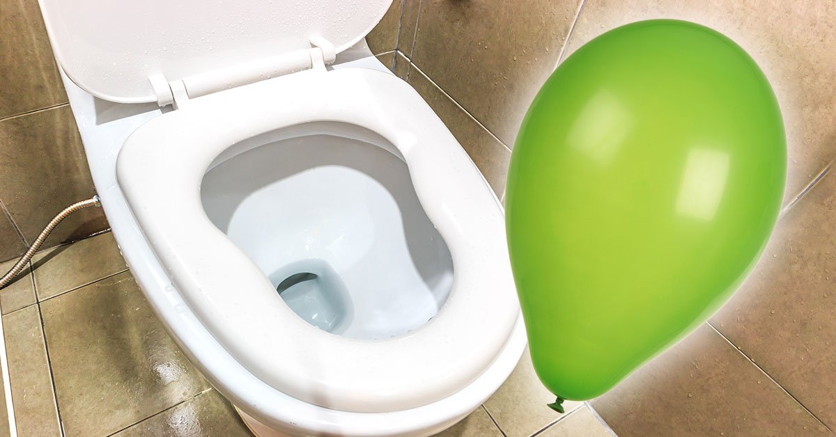 воздушный шарик в унитазе