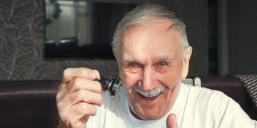 Выгнал отца