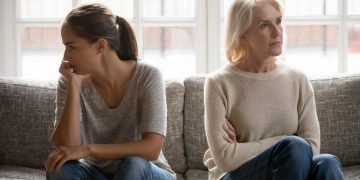 Выгнала дочь из дома