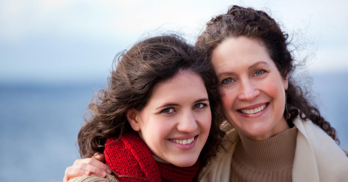 Взрослая дочь с родителями