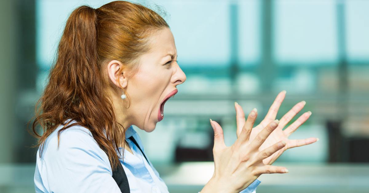 Женщина готовит