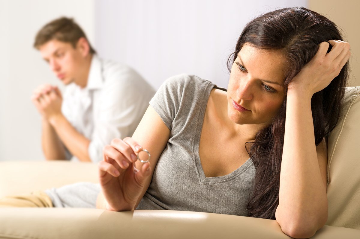 Жизнь после развода: бывший муж не дает покоя
